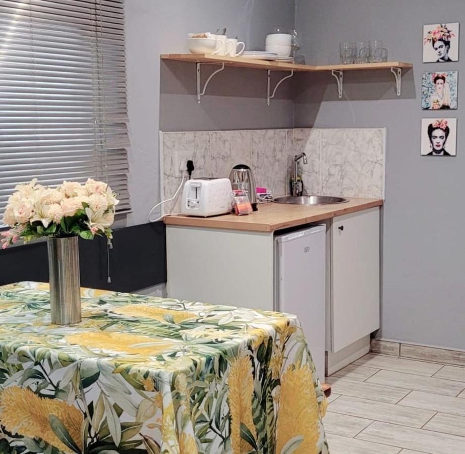 Graceland Guesthouse Potchefstroom Buitenkant foto