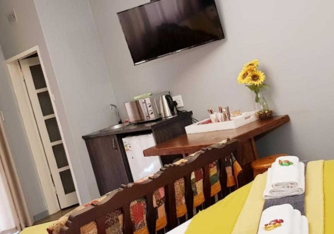 Graceland Guesthouse Potchefstroom Buitenkant foto